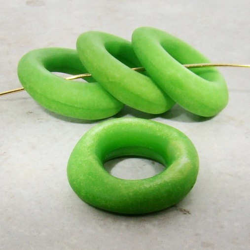 MATTE GREEN WASHED 29X27MM BAROQUE ROUND RINGS - Lot of 12 - Click Image to Close